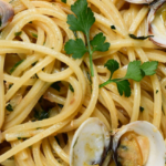 Come acquistare, conservare e cucinare le vongole evitando rischi alimentari? [Video]