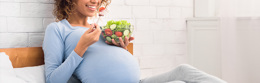 A quali alimenti fare attenzione in gravidanza per ridurre i rischi da microrganismi patogeni? [Video]